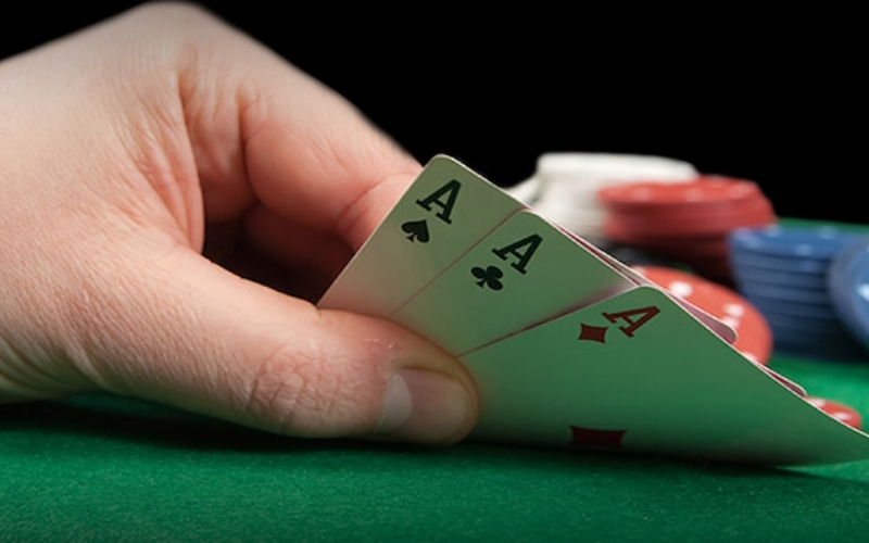 Quan sát thói quen và cách đánh của người chơi khác