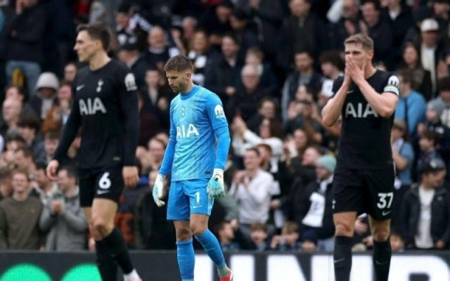 Fulham 2 : 1 Tottenham: Nỗi lo xuống hạng