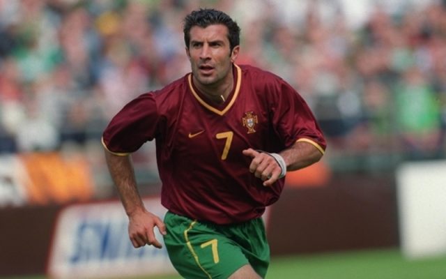 Bước chạy cuối cùng mang băng đội trưởng tuyển Bồ Đào Nha của huyền thoại Luis Figo